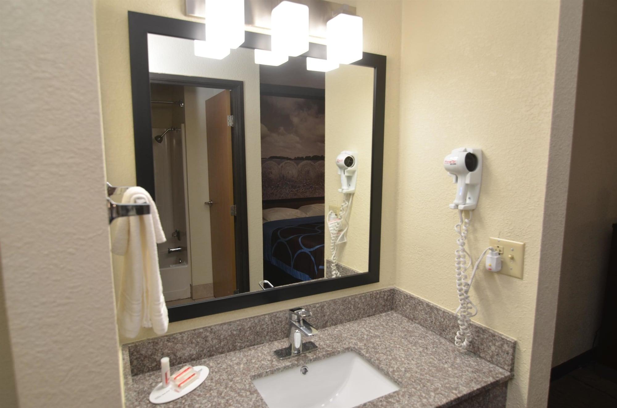 Super 8 By Wyndham Urbandale/Des Moines Area Motel Eksteriør billede